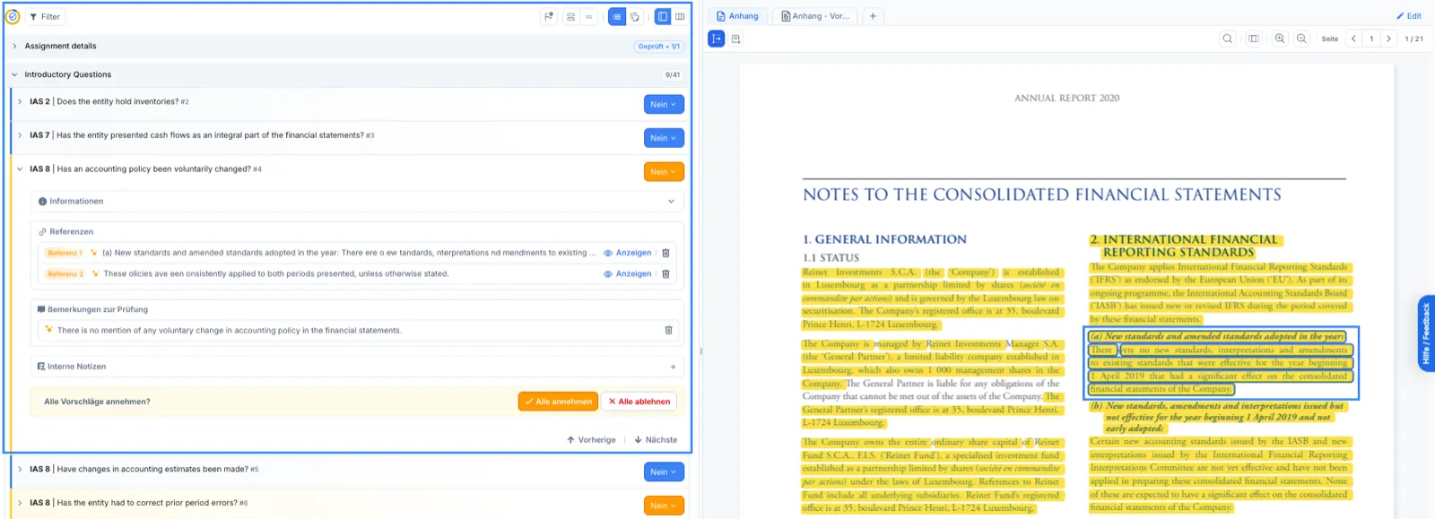 Split view in the dnl workspace: on the left the expanded checklist question “IAS 8 | Has an accounting policy been voluntarily changed?” with two references, an audit remark and the buttons “Alle annehmen” and “Alle ablehnen”; on the right a page headed “Notes to the consolidated financial statements” from an Annual Report 2020, with the matching passages highlighted in yellow and one paragraph boxed in blue.