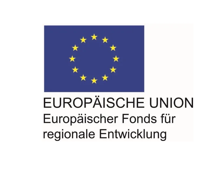 Förderlogo der Europäischen Union: die blaue Europaflagge mit ihrem Kreis aus zwölf gelben Sternen, darunter die Zeilen „EUROPÄISCHE UNION“ und „Europäischer Fonds für regionale Entwicklung“.